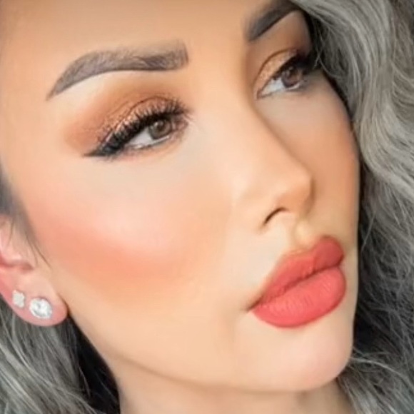 Meet your Posher, Adriana - Picture 1 of 1